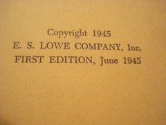 VINTAGE 1945 E.S.LOWE TOURNAMENT CHESSMEN (CHESS PIECES & BOOK – 1ST EDITION)