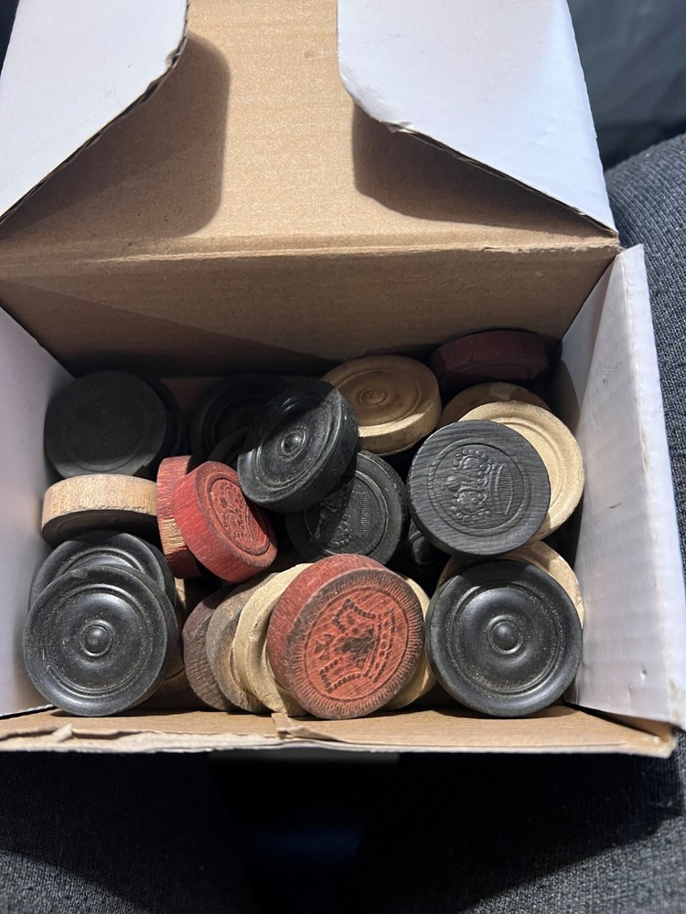 Antique 1940′ could be H. Baron Company Checkers 34PCS various colors &size
