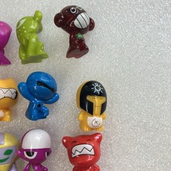 Lot of 20 Gogos Crazy Bones Figures As Shown