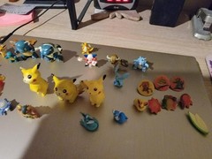 POKEMON TAZOS POGS 153 PCS 1ST GENERATION PLUS MINIATURE AND POKEMON TOYS