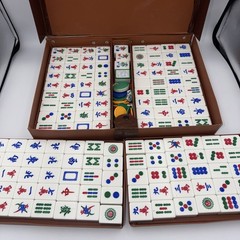 RARE!! 1960s 144 Hong Kong Stand-Alone Mahjong Set Green Backed Lucite Tiles