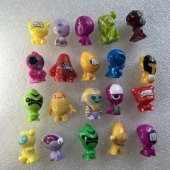 Lot of 20 Gogos Crazy Bones Figures As Shown