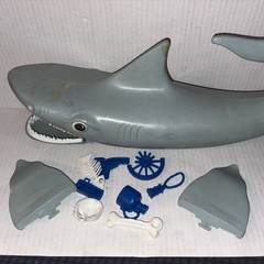 JAWS VINTAGE GAME 1975 IDEAL SHARK AND BOX WITH INCOMPLETE PARTS