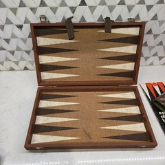 1975 Vintage CRISLOID BAKELITE Backgammon Set Brown And Beige Discs. 2 Dice.