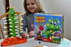 Goliath Giggle Wiggle The Twisting Turning Run Game Multicolor DMG PKG
