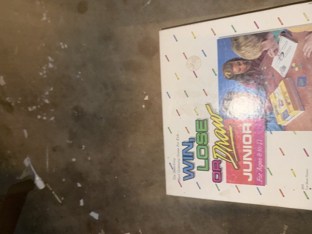 Milton Bradley Win, Lose or Draw Junior Game 8-11 Years 3+ Players