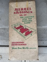 VTG Merdel Skittles No. 401 Spin Top Bowling Game 9-RED Pins BOX