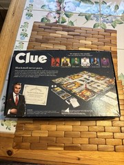 Clue Classic Mystery Board Game Hasbro 2023 Edition 8+ – Completege ,Box Damage