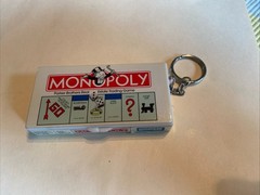 1998 Hasbro Parker Brothers MONOPOLY KEY CHAIN BOARD, 2 GAME PIECES & DICE-Fun!