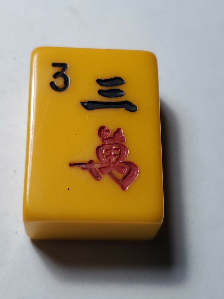 VINTAGE MAH JONG TILES CHINESE BAKELITE 1 1/4″ tall 7/8″ wide 1/2″ thick
