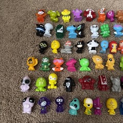 Gogos Gogo’s Crazy Bones 60 Figurines 20 Stickers Bag & Carry Case Clip Lot Set