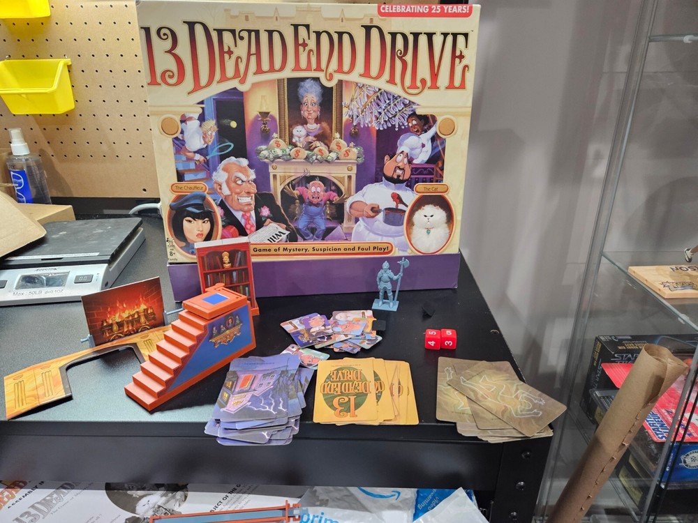 Winning Moves 13 Dead End Drive Mystery, Suspicion and Foul Board Game