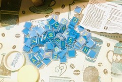 Snatch It Word Game Complete 100 Tiles Fast Paced Family Board Game. Complete.