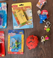 Vintage 1990’s – 2000’s MINI GAME KEYCHAIN LOT of 25 – BOX BOARD & PIECES