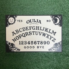 Ouija Board Glow In The Dark Parker Brothers Game Vintage 2001 Complete