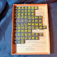 EYE REST ANAGRAMS PRE-SCRABBLE GAME EMBOSSED YELLOW VTG 1930s TEACHING TOY 3103