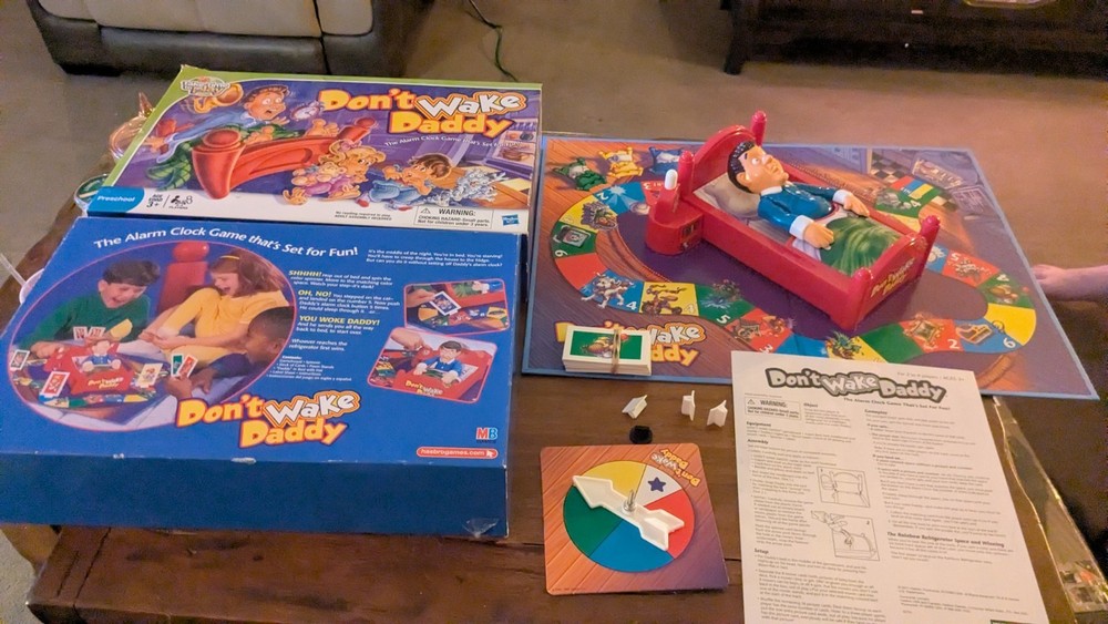 DON’T WAKE DADDY Alarm Clock Board Game, 2011 Hasbro All Pieces To Play Working