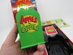 Disney Apples to Apples Game COMPLETE Mattel 2009 Cards Family Party