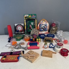Lot of Miscellaneous Mini Games: Rubik’s cube, etch-sketch, yo-yo’s, Mini Pool