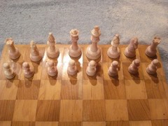 VINTAGE 1945 E.S.LOWE TOURNAMENT CHESSMEN (CHESS PIECES & BOOK – 1ST EDITION)
