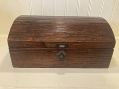 Dread Pirate Old Century Wooden Treasure Chest Version Game 2002