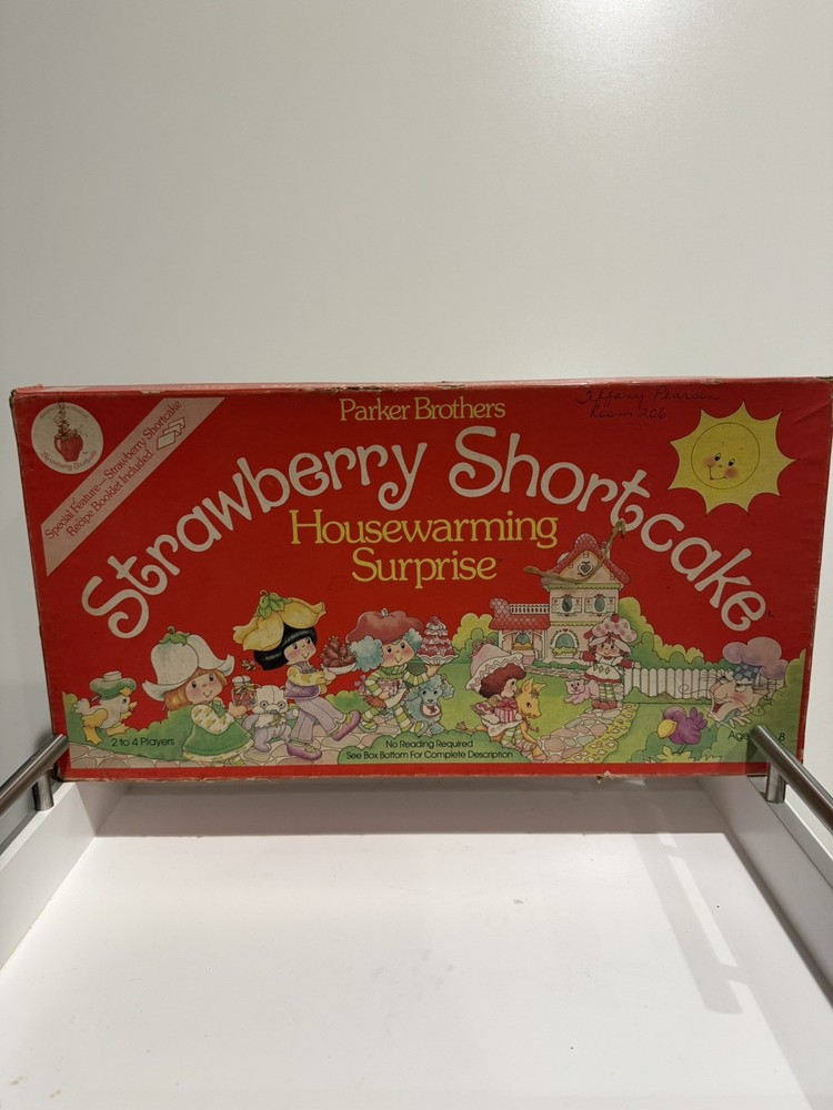 VTG 1983 Parker Brothers Strawberry Shortcake Housewarming Surprise Board Game