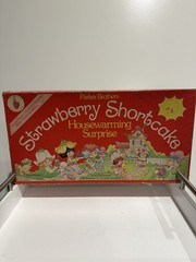 VTG 1983 Parker Brothers Strawberry Shortcake Housewarming Surprise Board Game