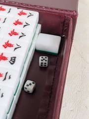 Vintage Mahjong Travel Set 144 Multicolored Tiles 2 Dice & Case