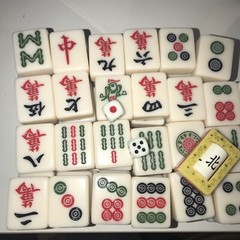 Mah-Jong Set 108 Tiles Unknown Brand W/ Roller & Soft Sided Red Case + Dice (2)