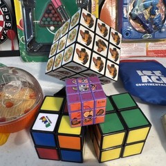 Lot of Miscellaneous Mini Games: Rubik’s cube, etch-sketch, yo-yo’s, Mini Pool