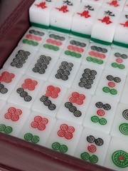 Vintage Mahjong Travel Set 144 Multicolored Tiles 2 Dice & Case