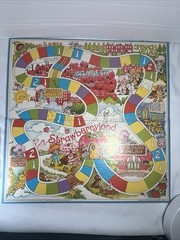 Vintage 1981 Parker Brothers Strawberry Shortcake in Big Apple City Board Game