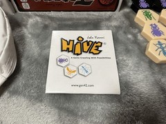 HIVE BOARD GAME BY JOHN YIANNI SMART ZONE GAMES – COMPLETE + TRAVEL BAG GEN42