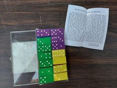 VINTAGE 28-PIECE MULTI-COLOR DOMINOES COMPACT SET IN PLASTIC CASE dragon Greenbr