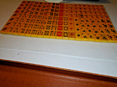 Vintage Mah Jongg MAH-JONGG set includes 152+7 tiles Case and 4 playing trays