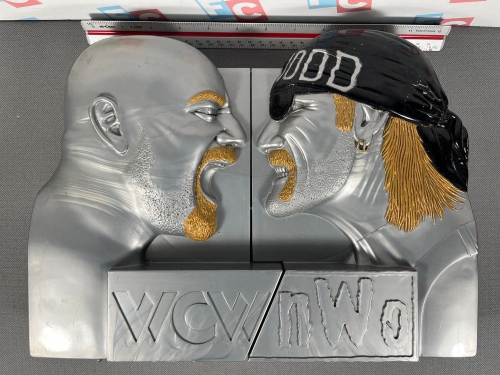 WCW/NWO Goldberg Hulk Hogan Face Off Game And Activity Kit Board Game 1998