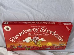 1981 Parker Brothers ~ STRAWBERRY SHORTCAKE in BIG APPLE CITY Board Game