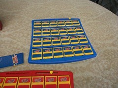 2018 HASBRO GUESS WHO ? GAME ( complete ) ^