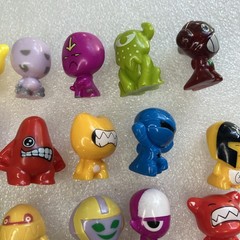 Lot of 20 Gogos Crazy Bones Figures As Shown