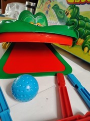 Vintage 1993 Milton Bradley Gator Golf Game Tested Works- 2 Clubs ,1 Ball