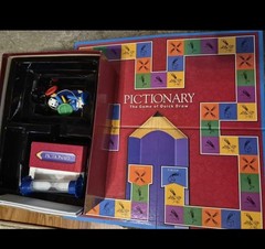 Pictionary The Game of Quick Draw Parker Brothers 2007 Sketch & Score Complete