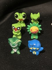 Lot Of 21 Gogo’s Crazy Bones Mini Figures Loose and Red Carrying Case