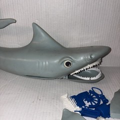 JAWS VINTAGE GAME 1975 IDEAL SHARK AND BOX WITH INCOMPLETE PARTS