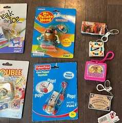 Vintage 1990’s – 2000’s MINI GAME KEYCHAIN LOT of 25 – BOX BOARD & PIECES