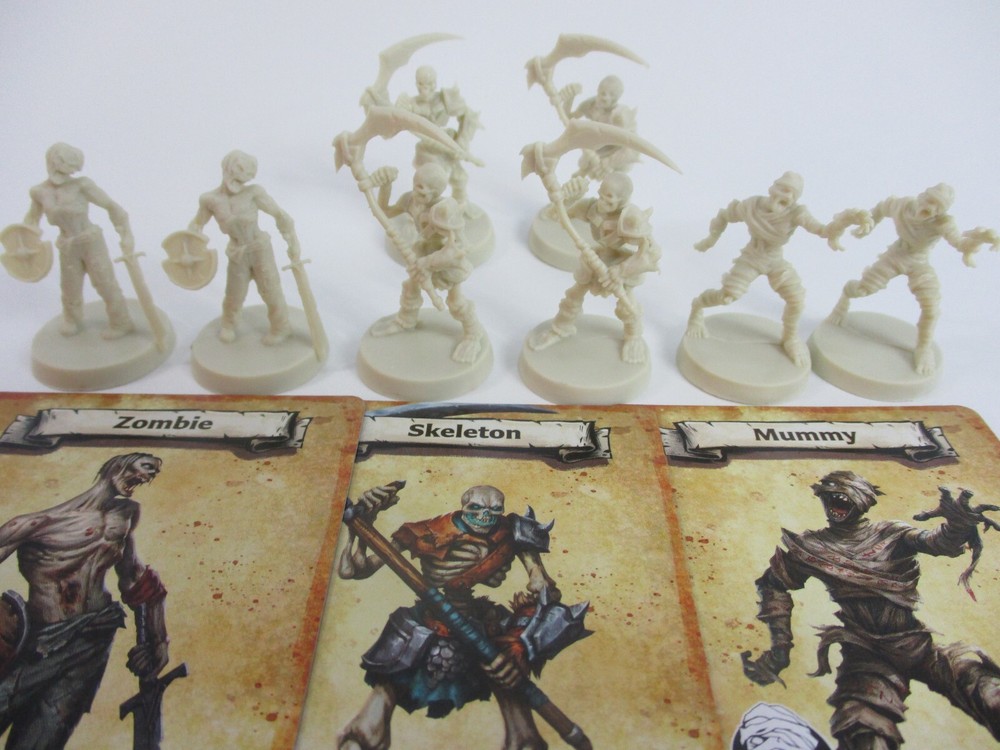 HeroQuest: 8x UNDEAD Minis & Cards NEW!!