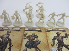 HeroQuest: 8x UNDEAD Minis & Cards NEW!!