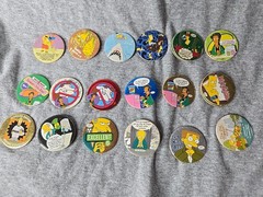 The Simpsons Pickers Lot Of 102 Pogs Tazos Magic Box 2005 Espanol / Ingles