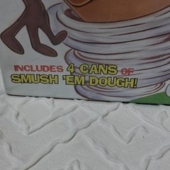 Tyco Games Looney Tunes Smush ‘Em Board Game w/ 4 Dough Cans 1994 MPN 7071