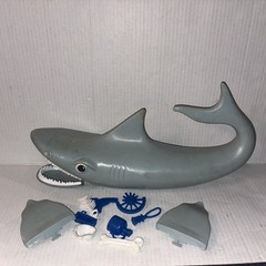 JAWS VINTAGE GAME 1975 IDEAL SHARK AND BOX WITH INCOMPLETE PARTS