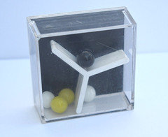 Vintage 1974 Reiss Games Puzzle Self Contained Marble Dexterity Game 1970s
